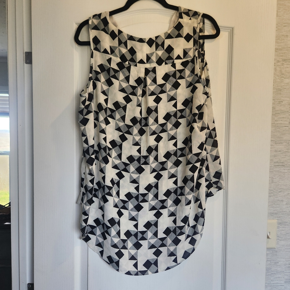 Cato Black and White Asymmetrical Graphic Tank Top Size XL Euc - Picture 3 of 3